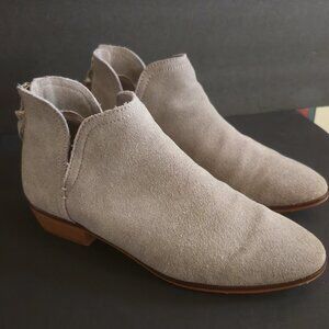 REACTION KENNETH COLE SIDE WAY ANKLE BOOT Sz 7